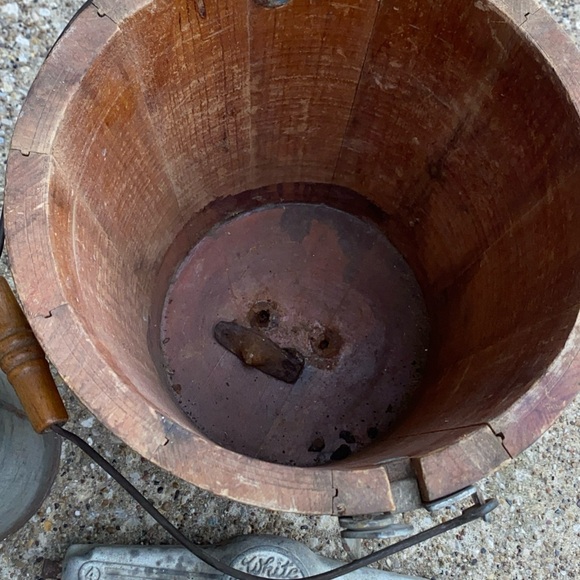 Vintage White Mountain Wooden Ice Cream Maker with Silver Accents - Picture 13 of 14